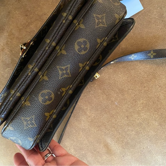 LOUIS VUITTON CROSSBODY BAG - Picture 13 of 16